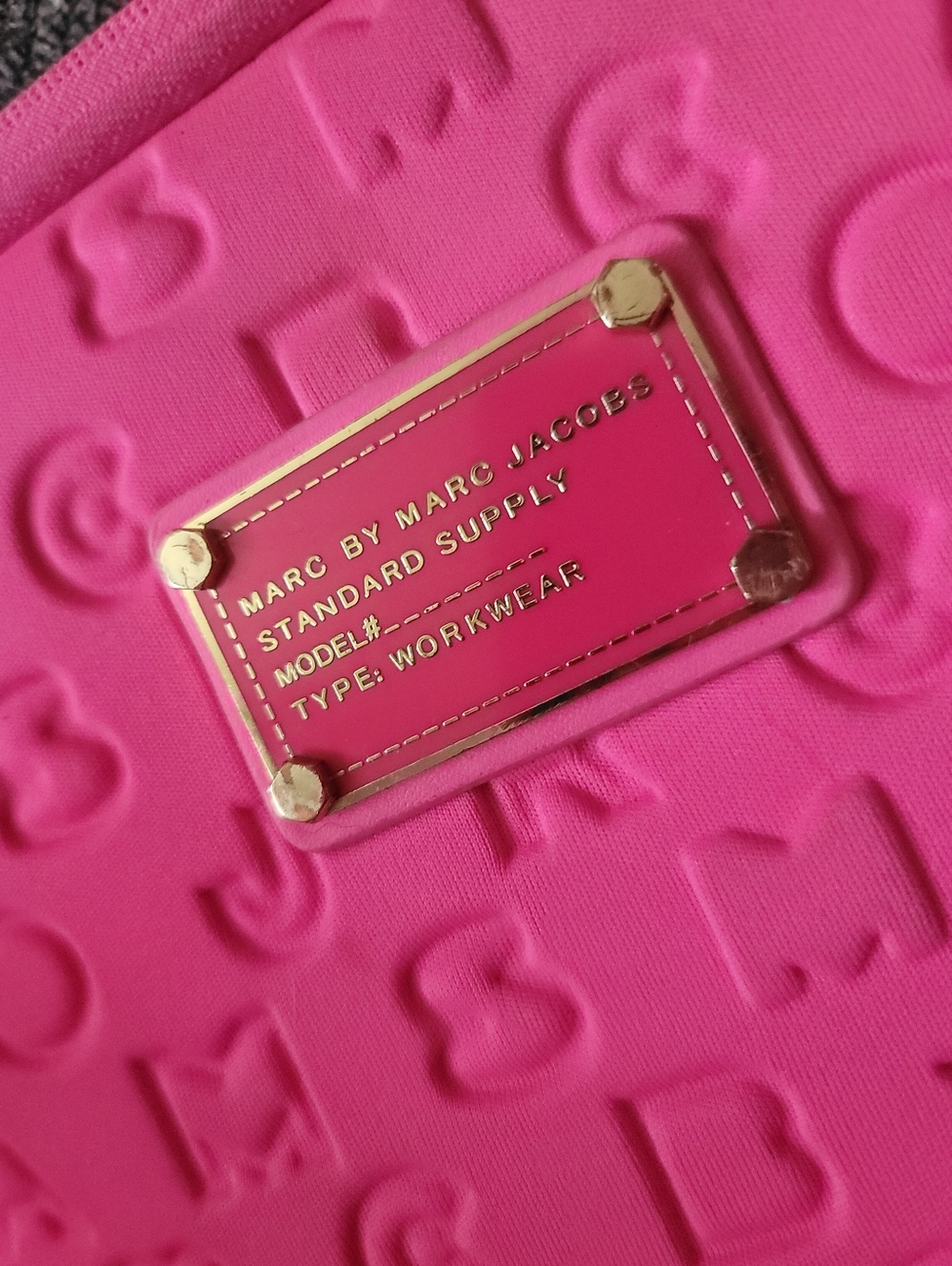 Marc Jacobs Dreamy Logo Knockout Pink Padded Laptop / Tablet Sleeve Case - Picture 4 of 13